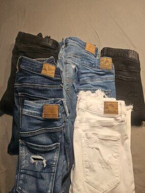 (7) Pairs of American Eagle Women's Denim Jeans Size 10 Short